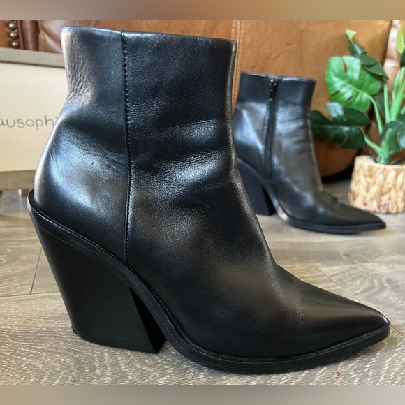 Steve Madden Clarise Black Leather Pointed Toe Chunky Heel Ankle Booties. Size 7 - Picture 2 of 8